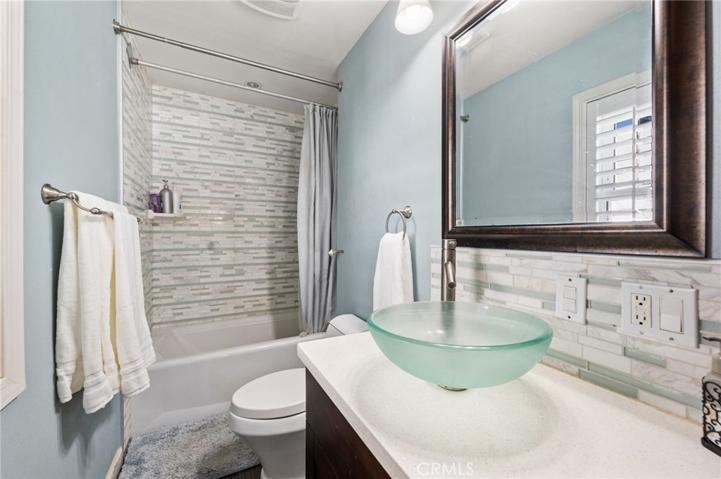3330 E 10th Street, Long Beach, California 90804