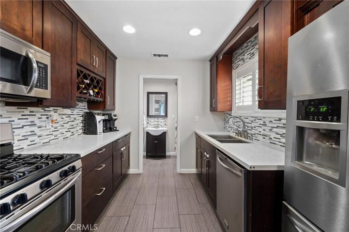 3330 E 10th Street, Long Beach, California 90804
