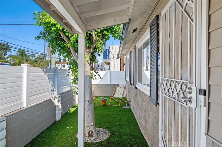 3330 E 10th Street, Long Beach, California 90804