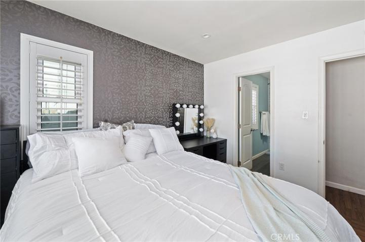 3330 E 10th Street, Long Beach, California 90804