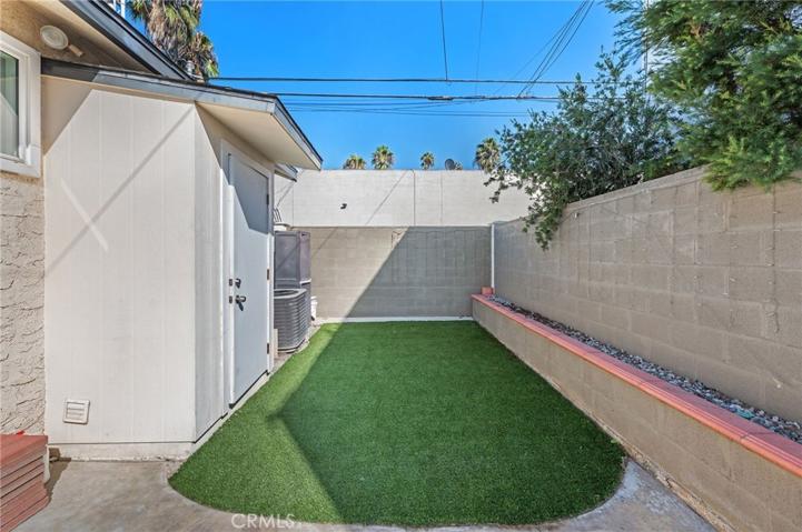 3330 E 10th Street, Long Beach, California 90804