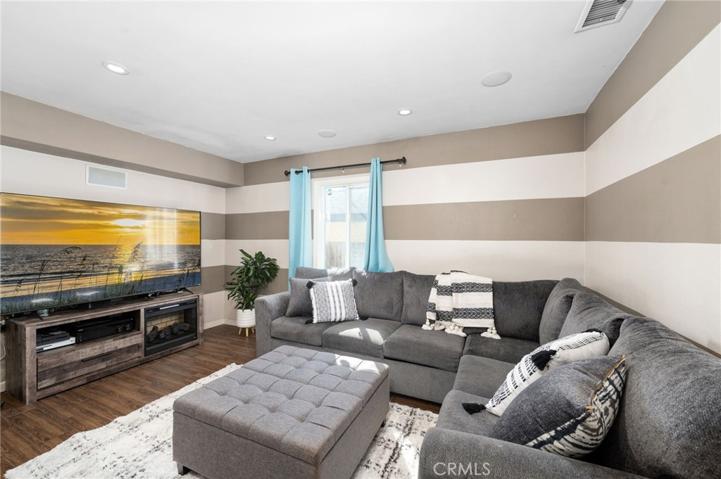 3330 E 10th Street, Long Beach, California 90804