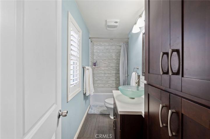 3330 E 10th Street, Long Beach, California 90804