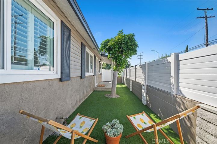 3330 E 10th Street, Long Beach, California 90804
