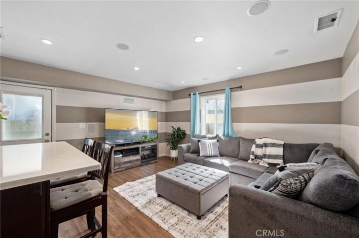 3330 E 10th Street, Long Beach, California 90804