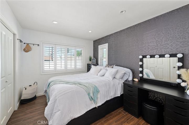 3330 E 10th Street, Long Beach, California 90804