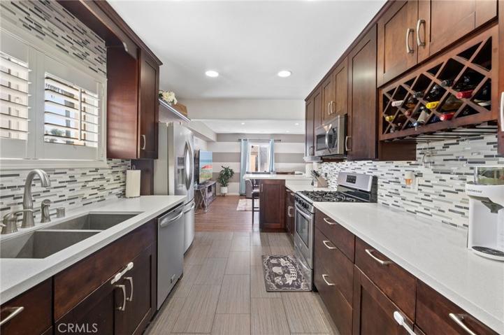 3330 E 10th Street, Long Beach, California 90804