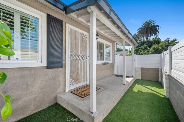 3330 E 10th Street, Long Beach, California 90804