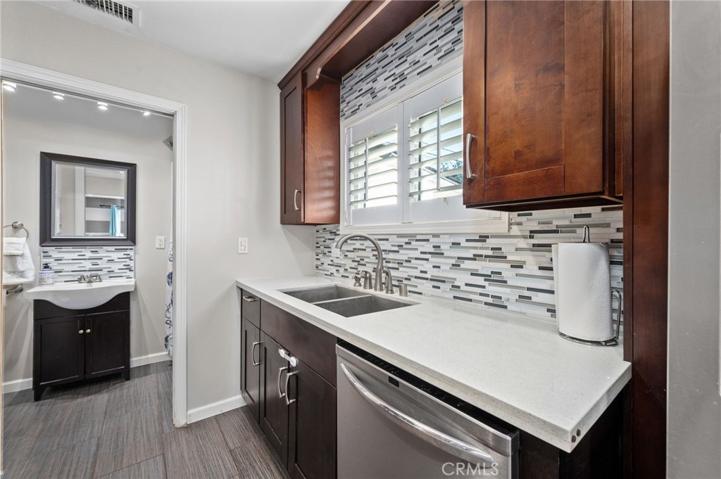 3330 E 10th Street, Long Beach, California 90804