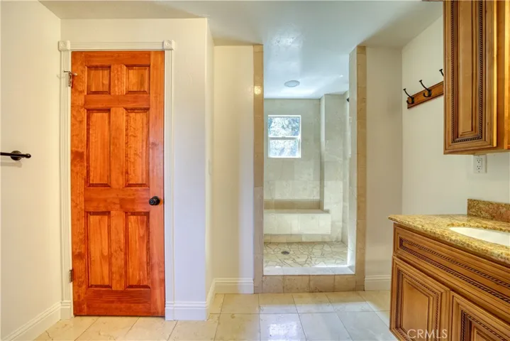 Bath 3 Primary