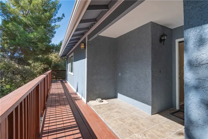 Entry to front door.