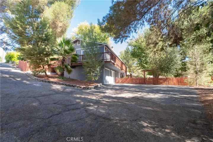 The driveway coming off of Palm Court and entry to the front of the home.