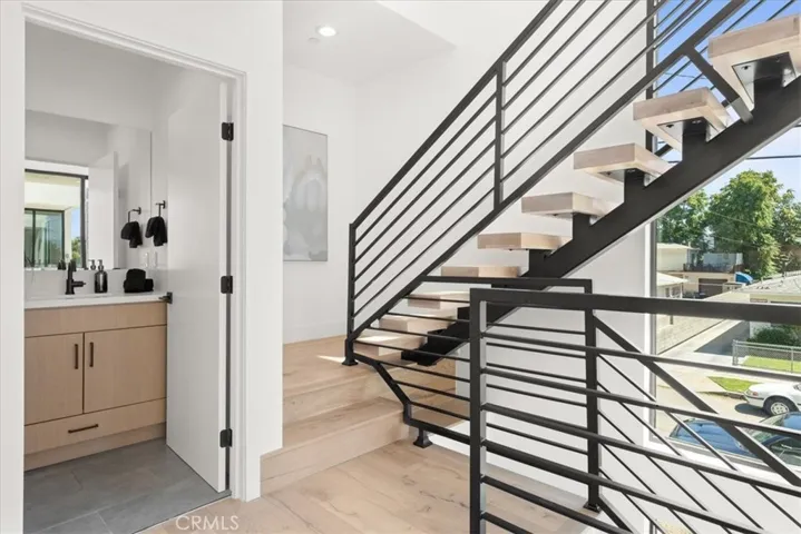 5747 N Canvas Court, North Hollywood, California 91601