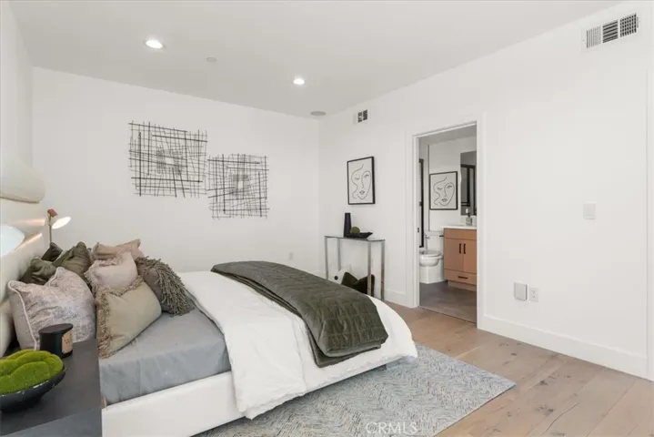 5747 N Canvas Court, North Hollywood, California 91601