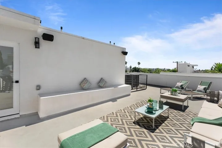 5747 N Canvas Court, North Hollywood, California 91601