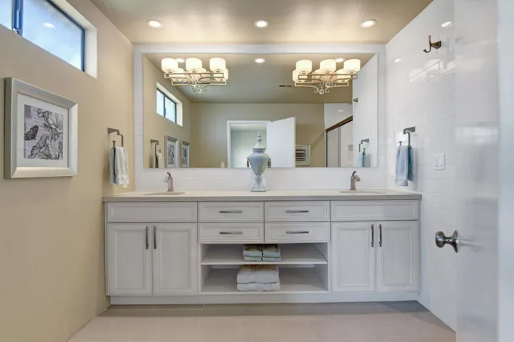 PRIMARY BATH STRAIGHT VIEW
