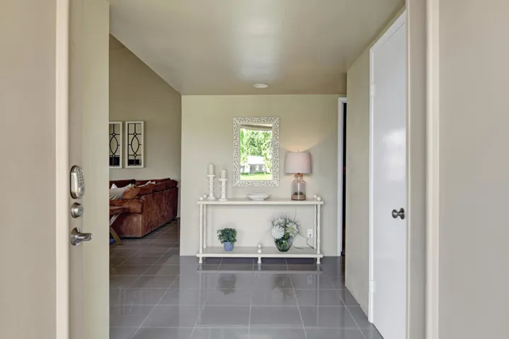 ENTRY WAY REVERSE