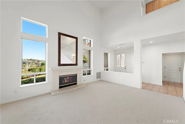 Living room w/fireplace