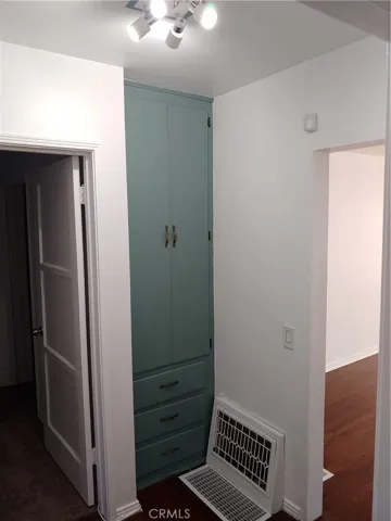 6957 Kittyhawk Avenue, Los Angeles, California 90045