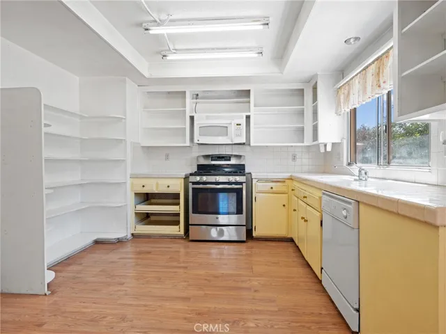 15459 Smoke Tree Street, Hesperia, California 92345