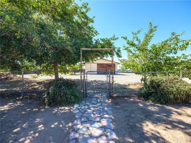 15459 Smoke Tree Street, Hesperia, California 92345