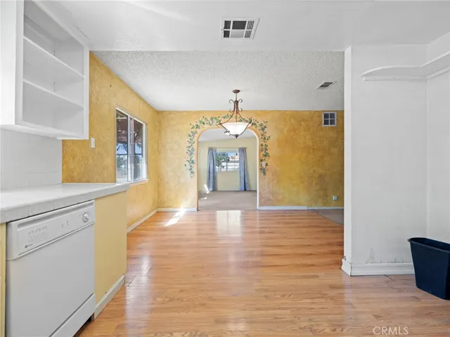15459 Smoke Tree Street, Hesperia, California 92345