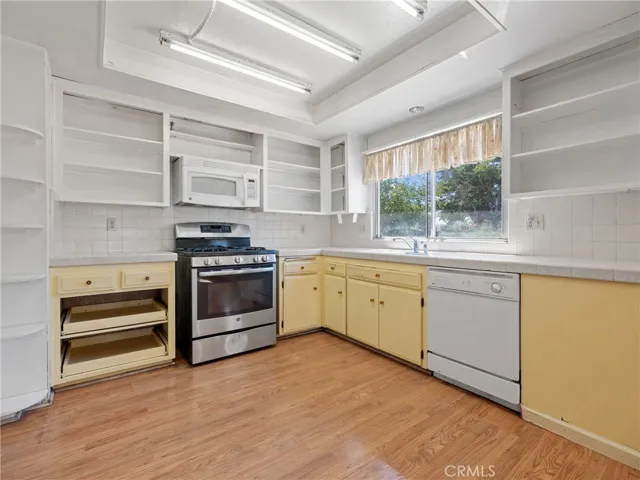 15459 Smoke Tree Street, Hesperia, California 92345
