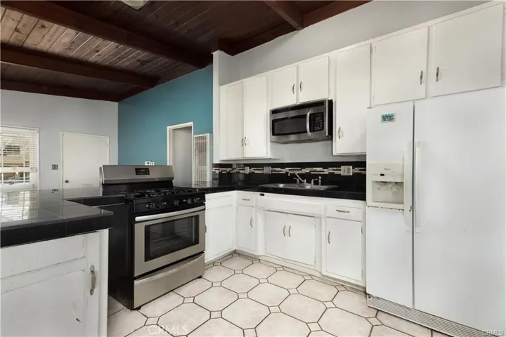 44031 Hardwood Avenue, Lancaster, California 93534