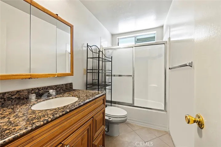 Unit B - Bathroom