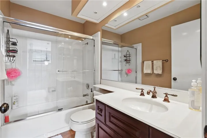 2nd bathroom