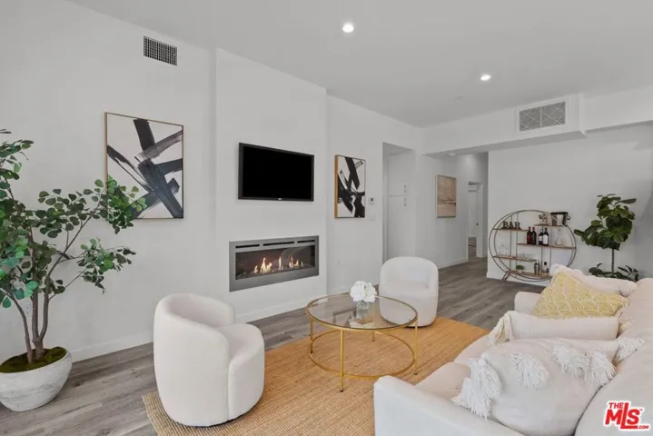 5108 Cahuenga Boulevard Unit 1, North Hollywood, California 91601