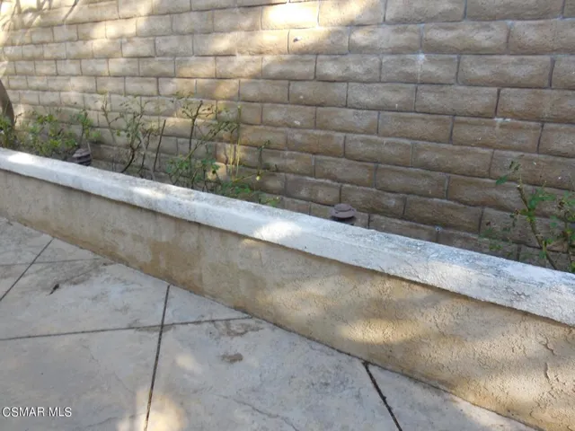 Pansy block wall