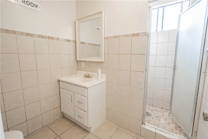 Main bathroom by living room