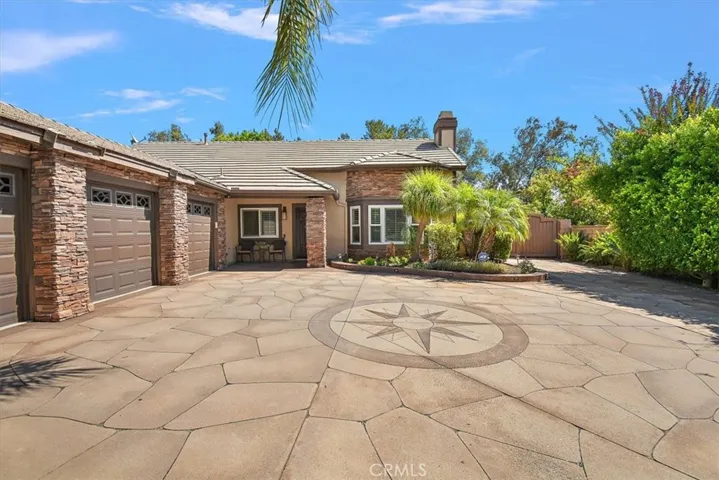 Front Driveway/garage