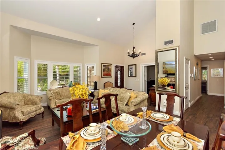 Dining room/living room