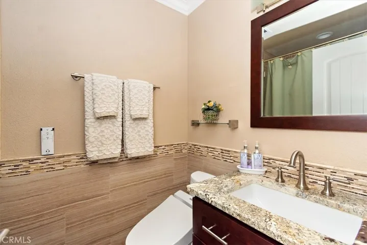 Hall bath/2nd bath