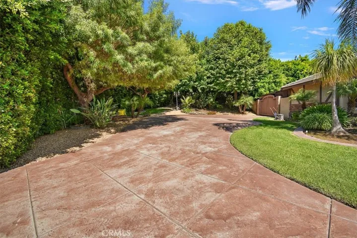Driveway/Carport