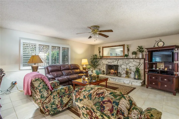 9749 Encina Avenue, Bloomington, California 92316