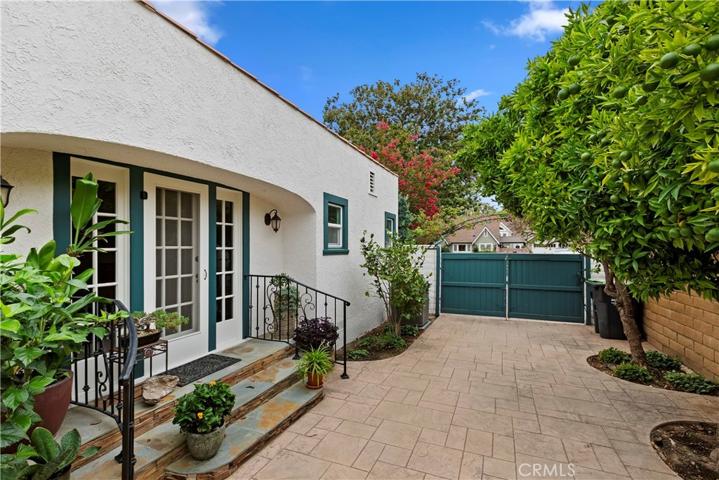 2425 Poinsettia Street, Santa Ana, California 92706
