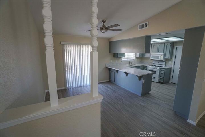 13117 Skiomah Road, Apple Valley, California 92308