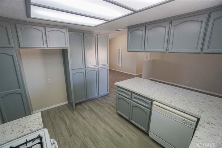 13117 Skiomah Road, Apple Valley, California 92308