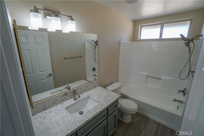 13117 Skiomah Road, Apple Valley, California 92308