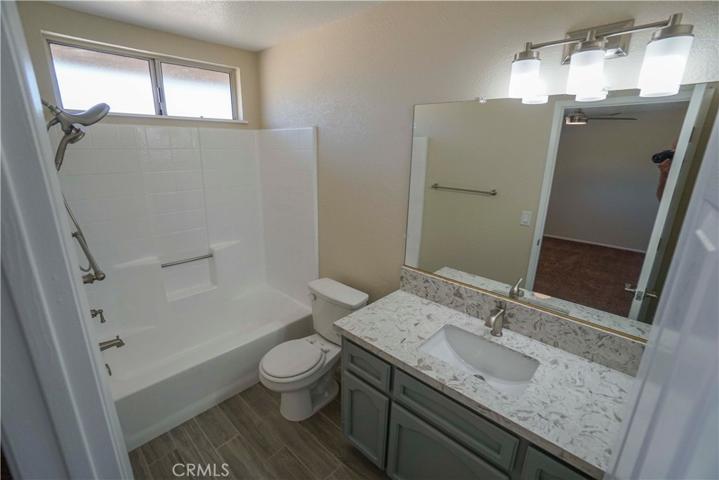 13117 Skiomah Road, Apple Valley, California 92308