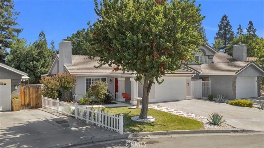 9568 N Barton Avenue, Fresno, California 93720