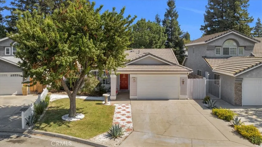 9568 N Barton Avenue, Fresno, California 93720