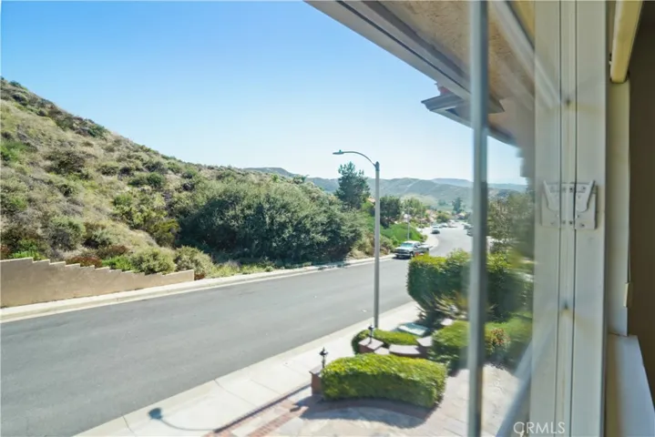 28811 Park Woodland Place, Saugus, California 91390