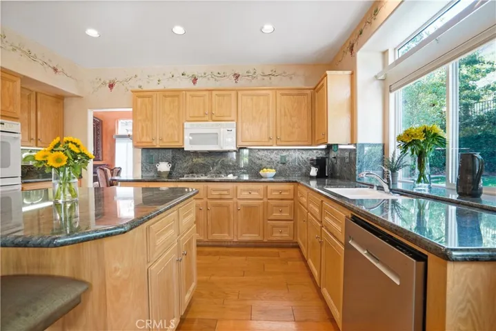28811 Park Woodland Place, Saugus, California 91390