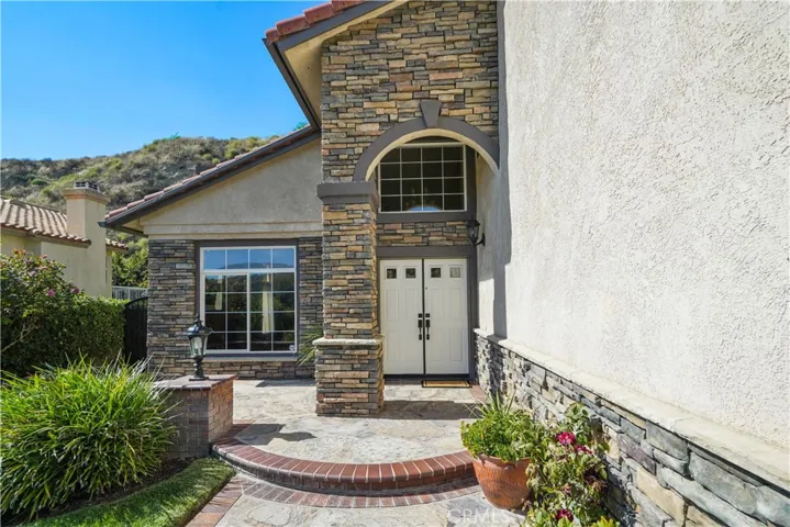 28811 Park Woodland Place, Saugus, California 91390