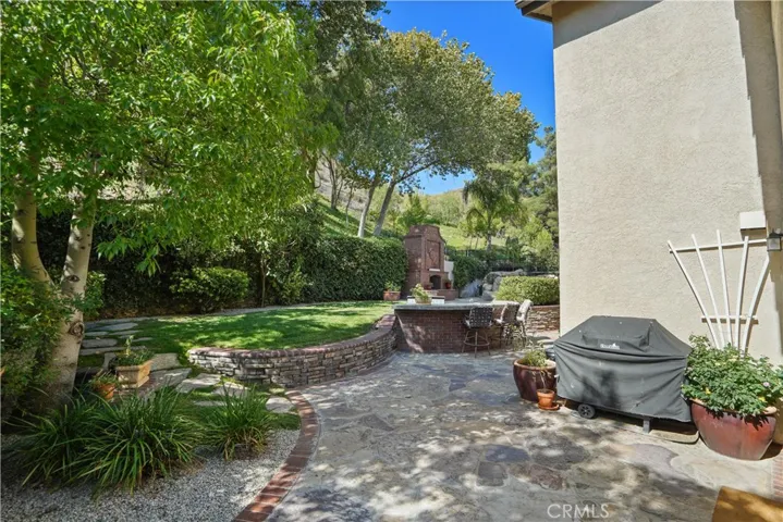 28811 Park Woodland Place, Saugus, California 91390