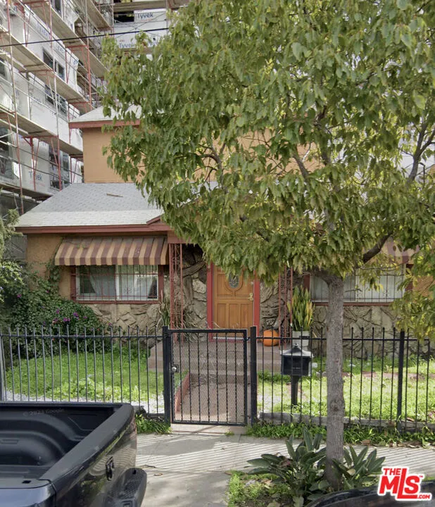 3408 S Budlong Avenue, Los Angeles, California 90007, 5 Bedrooms Bedrooms, ,2 BathroomsBathrooms,Residential Lease,For Rent,Budlong,23316487